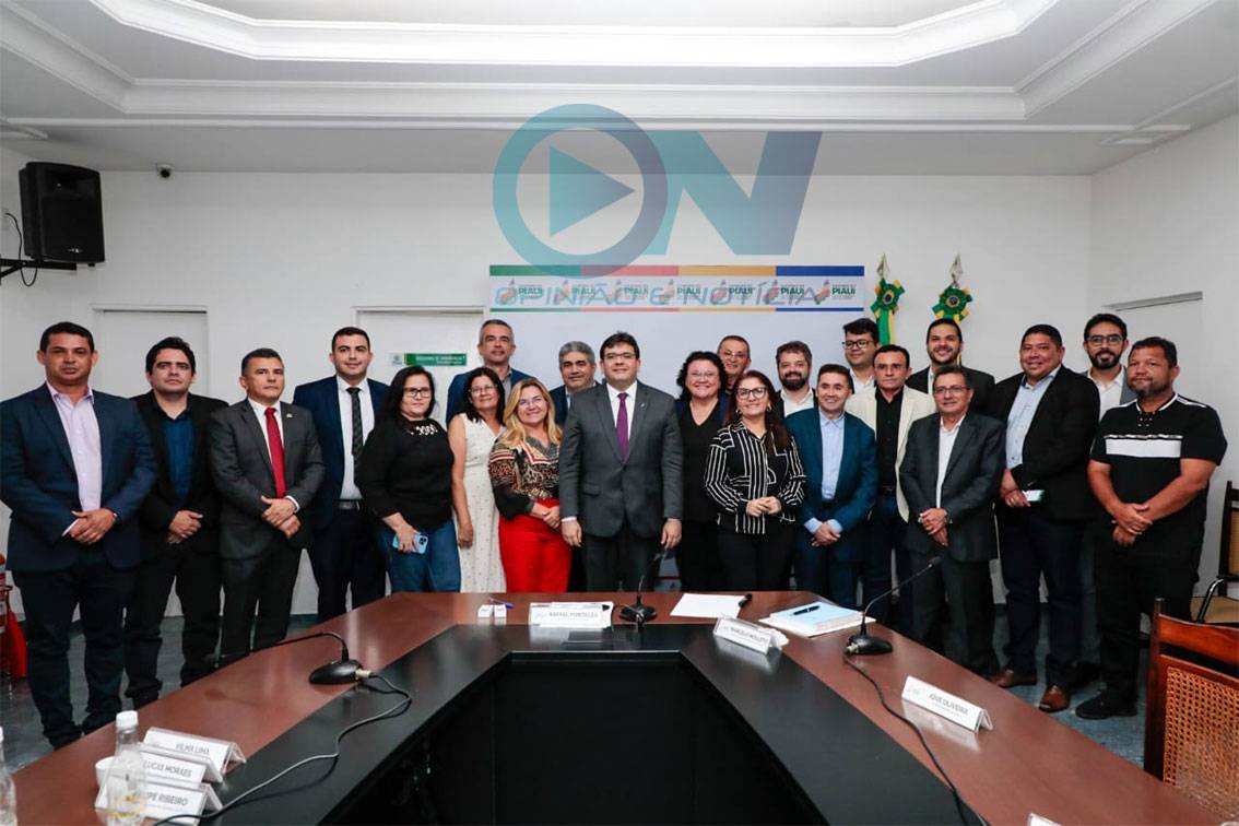 Rafael Fonteles recebe prefeitos no Karnak e propõe parcerias e ações para os municípios
